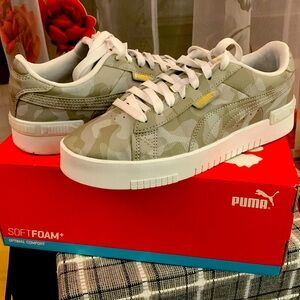 Women’s sneakers